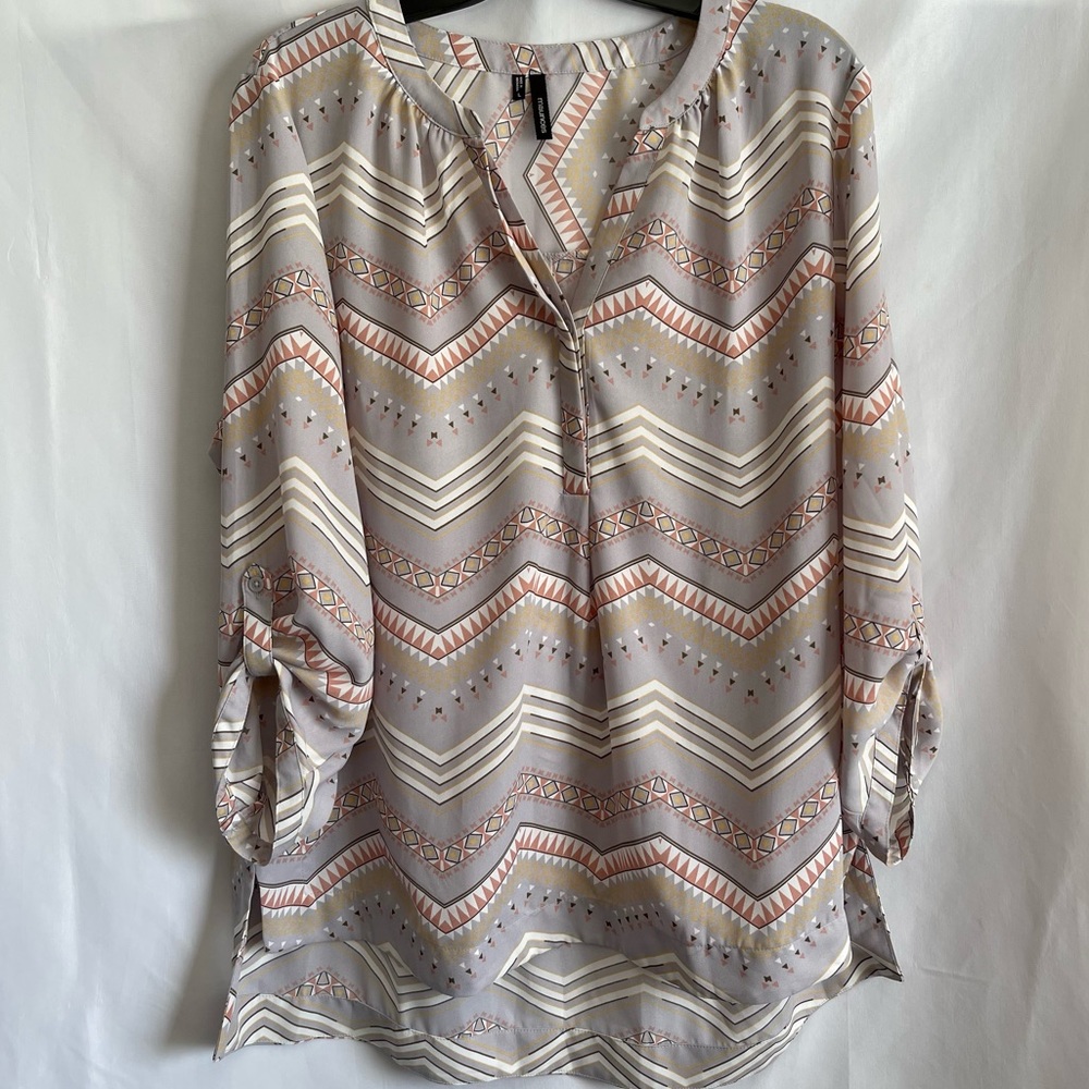 Maurice’s Woman’s Three Quarter Sleeve V Neck Geometric Button Down Blouse Large